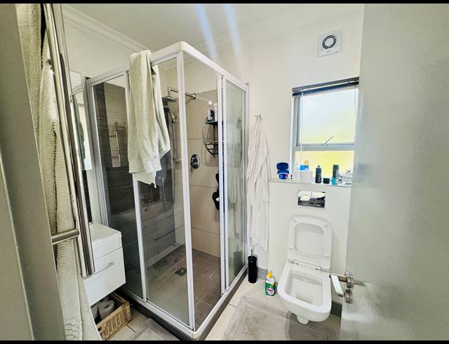 2 BEDROOM FLAT FOR SALE IN PINESLOPES